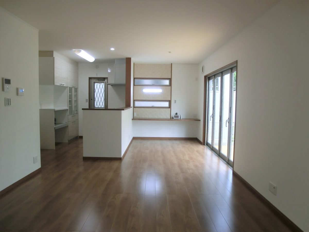 広い庭付のナチュラルな家